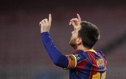 Messi cân bằng kỷ lục của Raul