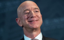 Tỉ phú Jeff Bezos giành lại ngôi giàu nhất thế giới từ Elon Musk