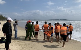Bảo vệ nhà hàng mất tích khi lao ra biển cứu người đuối nước