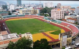 'Tháo treo', sửa lại nhà thi đấu và sân vận động Nha Trang, dân mừng