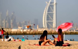 Dubai 'mở cửa' du lịch, lượng bệnh nhân COVID-19 tăng đột biến