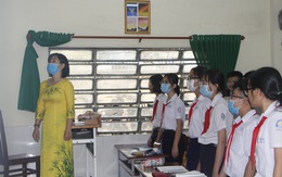 Cần Thơ: Học sinh chào cờ trong lớp phòng dịch bệnh COVID-19