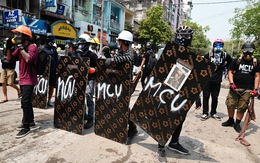 Anh khuyến nghị công dân rời Myanmar, Hàn Quốc dừng trao đổi hợp tác quốc phòng
