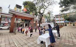 Trường học Hà Nội phòng dịch nghiêm ngặt để đón gần 2 triệu học sinh đi học lại
