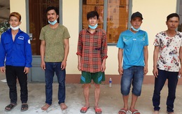 5 thanh niên từ Campuchia bơi qua sông biên giới, bị bắt trên đất liền Việt Nam