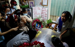 Reuters: An ninh Myanmar nổ súng cả vào người viếng tang