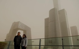Bão cát vàng bao trùm Bắc Kinh, không khí ô nhiễm nghiêm trọng