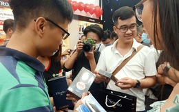 Smartphone dồn dập ra mắt, iPhone tiếp tục giảm giá