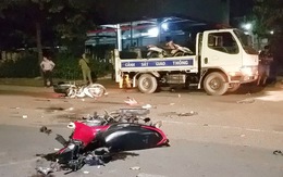 2 xe máy bể nát ở Bình Chánh, 4 người thương vong