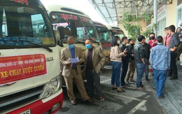 Điều xe buýt ‘giải cứu’ khách vì xe khách đồng loạt bãi bến