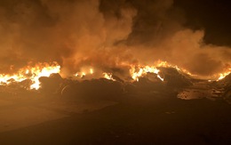 Cháy dữ dội tại bãi vải phế liệu rộng 3.000m2, cột khói cao cả trăm mét