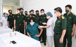 Tiêm vắc xin COVID-19 cho cán bộ tham gia Giao lưu hữu nghị quốc phòng biên giới Việt - Trung