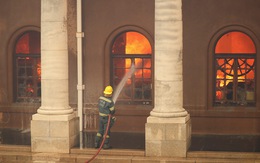Cháy rừng, thư viện cổ ĐH Cape Town thành ngọn đuốc