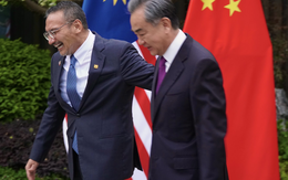 Ngoại trưởng Malaysia gọi đồng cấp Trung Quốc là 'đại ca', dân không vui