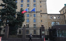 Nga đáp trả Czech, buộc cắt giảm gần 100 nhân viên ngoại giao