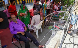 COVID-19 ở Ấn Độ: Bị khởi tố vì lên mạng xin oxy cho ông