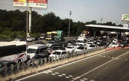 Người dân ùn ùn rời TP.HCM, cao tốc, xa lộ Hà Nội, quốc lộ 1 quá tải