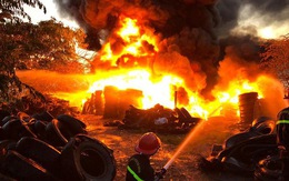 Điều hàng chục chiến sĩ dập đám cháy ở bãi tập kết lốp xe