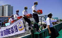 Tàu hải quân chở phiếu bầu cử ra vùng biển chủ quyền