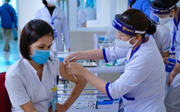 Hà Nội miễn phí tiêm vắc xin ngừa COVID-19 cho công dân từ 18 - 65 tuổi