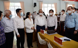Chủ tịch nước Nguyễn Xuân Phúc tiếp xúc vận động bầu cử tại Củ Chi