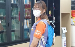 Sinh viên làm áo chống nóng cho y bác sĩ chống dịch