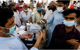 Ở Pakistan, không chịu tiêm vắc xin COVID-19 bị cắt mạng điện thoại