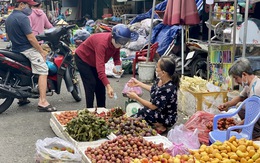 Giá hoa tăng gấp đôi trong ngày Tết Đoan Ngọ ở Sài Gòn