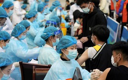 Từ nghi ngờ, tẩy chay, nhiều người Trung Quốc đã đổ xô đi tiêm vắc xin COVID-19