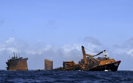 Tàu container cháy 2 tuần liền, đang chìm xuống biển ngoài khơi Sri Lanka