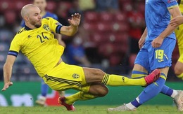 Tiền đạo tuyển Ukraine phải nghỉ đá 6 tháng sau 'pha vào bóng rợn người'
