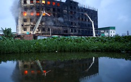 Cháy nhà máy, dập lửa cả ngày không xong, 52 người thiệt mạng