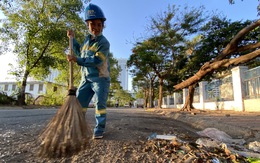 Niềm vui của công nhân môi trường được trả nợ lương
