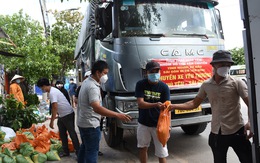 Vị sư người Phú Yên vận động 5 xe chở hàng hóa hỗ trợ người dân Sài Gòn
