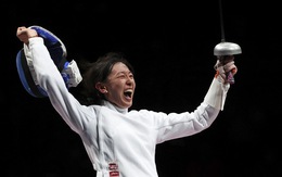 Cha bệnh hấp hối, nữ kiếm sĩ Trung Quốc gạt lệ dự Olympic, đoạt huy chương vàng