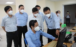 Chủ tịch UBND TP.HCM Nguyễn Thành Phong kiểm tra tại Trung tâm cấp cứu 115