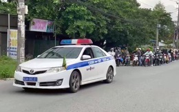 Cảnh sát giao thông dẫn đường cho hơn 900 công nhân Đồng Nai về quê
