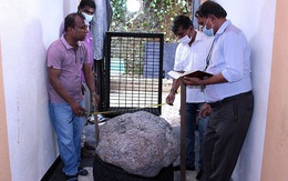 Tình cờ phát hiện đá quý 500 kg trong sân nhà