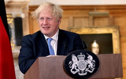 Dù ca bệnh mới vẫn cao, thủ tướng Anh kêu gọi dân ‘học cách sống chung’ với COVID-19