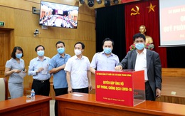 Vận động 670 triệu đồng, máy thở và vật tư y tế tặng Phú Yên