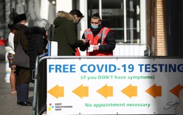 PHE: Vắc xin COVID-19 cứu mạng 84.600 người ở Anh