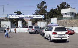 Sân bay Kabul hỗn loạn khi Mỹ di tản dân Mỹ và nhân viên Afghanistan
