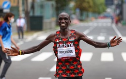 Eliud Kipchoge bảo vệ thành công HCV Olympic chạy marathon