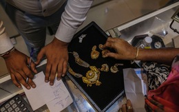 Ngành thương mại vàng của Ấn Độ rối loạn vì phải có dấu HUID