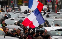 Uber bị taxi truyền thống kiện, phải bồi thường ở Pháp