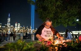 ‘Tòa tháp đôi’ chiếu sáng bầu trời New York tưởng niệm nạn nhân sự kiện 11-9