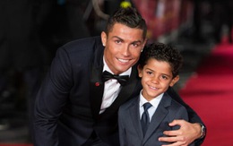 Ronaldo xây tương lai cho con tại Old Trafford