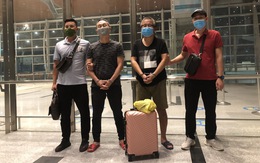Bàn giao 2 người Hàn Quốc bị truy nã quốc tế cho cảnh sát Hàn Quốc