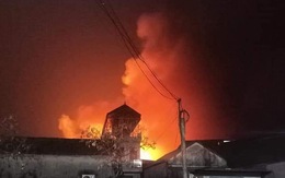 Hà Nội: Cháy xưởng cồn trong đêm, nhiều tiếng nổ lớn