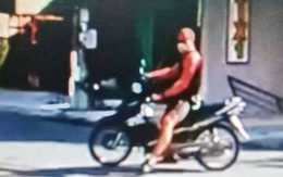Một người nước ngoài lao xe máy tấn công thành viên chốt chống dịch COVID-19